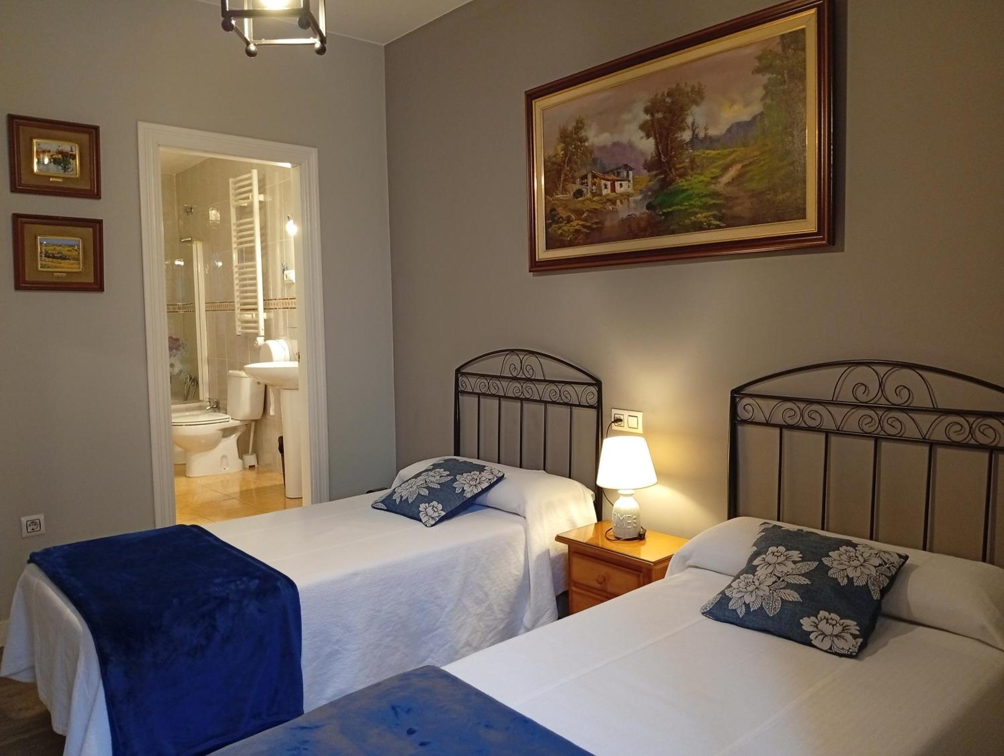 Hospedaje Don Pelayo Gijon Ngoại thất bức ảnh